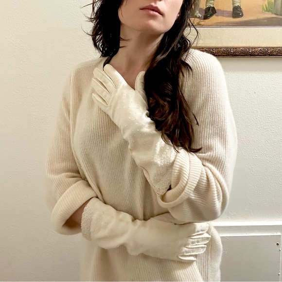 Vintage 50s White Beaded Long Gloves - Picture 4 of 14
